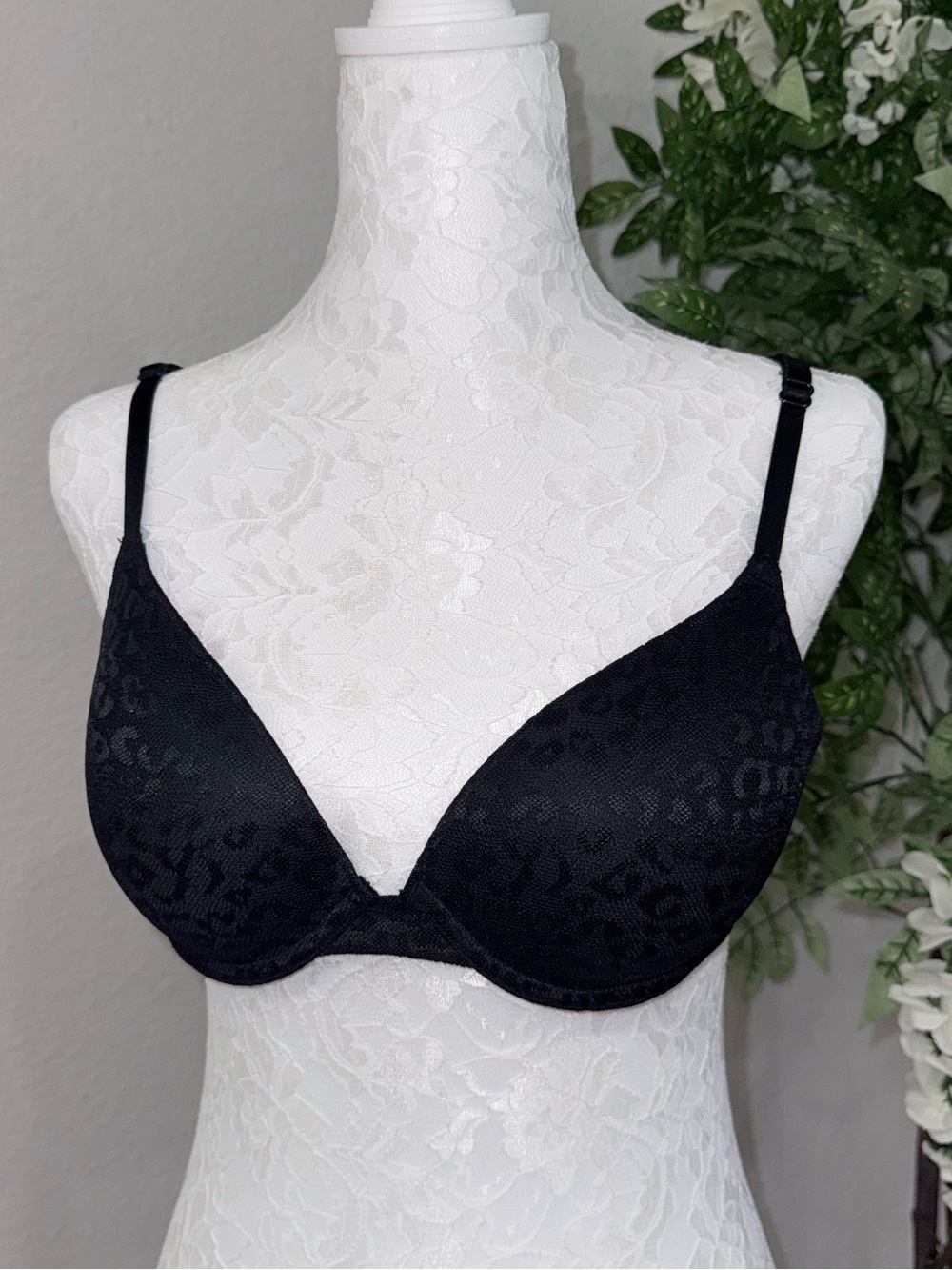 💖 NWOT Victoria's Secret Black Lace-Pattern Padded  Push-Up Bra 34B